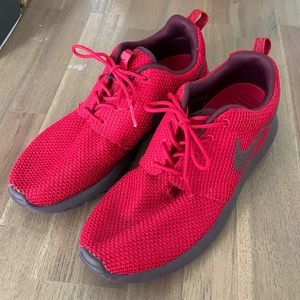 nike roshe one maroon